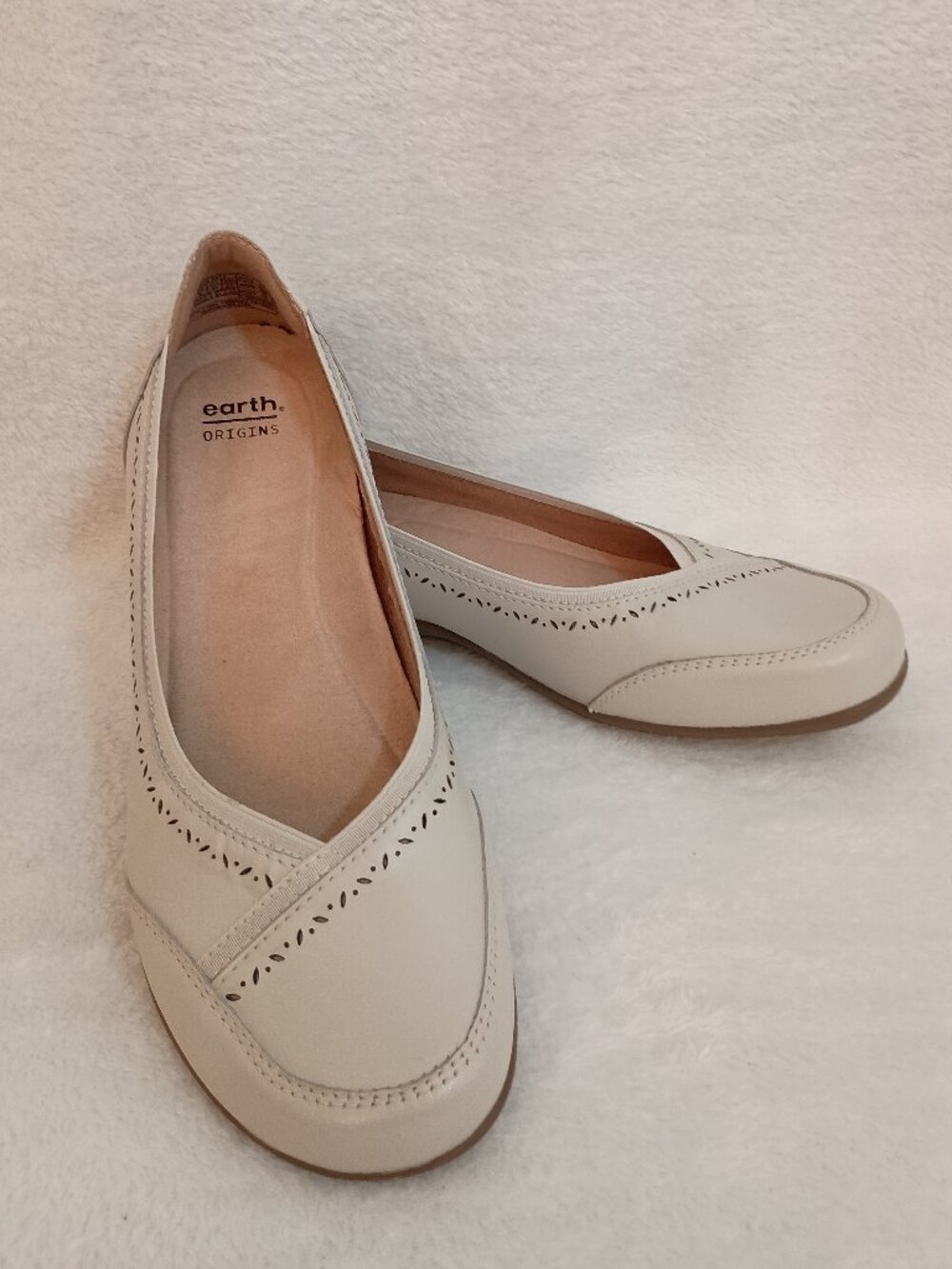 NWOB Earth Origins Belder Betz Cream Slip On Flat 10M Sand White